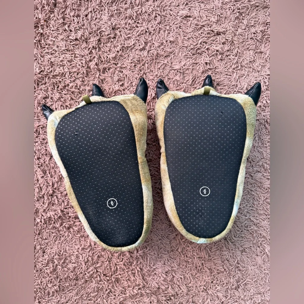 Men’s Dinosaur Claw Slippers
